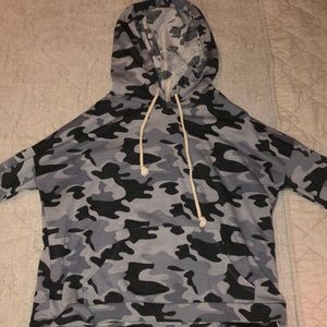 Cropped camo hoodie ʕʘ‿ʘʔ